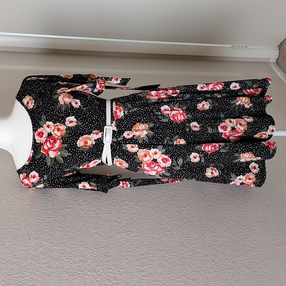 Kaileigh Dresses & Skirts - Wrinkle-free Midi dress, Sz M NWOT